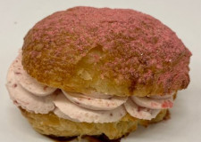 FASTELAVNSBOLLE MED HINDBÆR OG YUZU